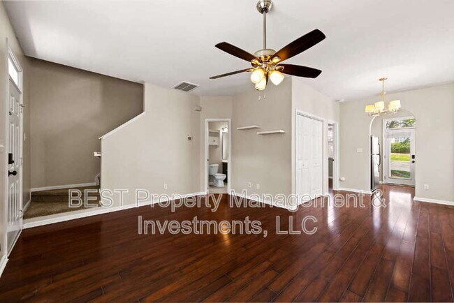 Foto del edificio - 8130 Kings Creek Dr