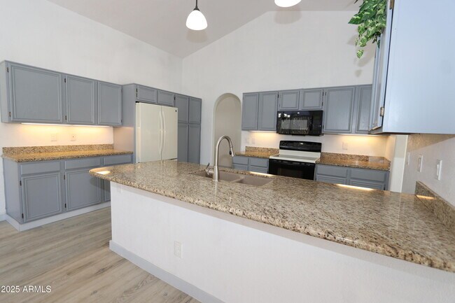 Foto del edificio - 4308 E Princeton Ave