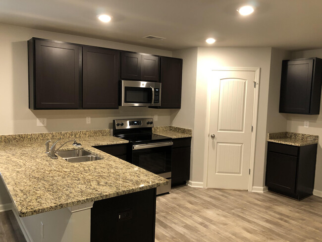 Building Photo - 394 Daffodil Dr