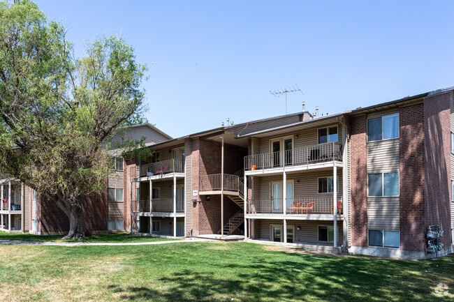 Building Photo - Cambridge Cove