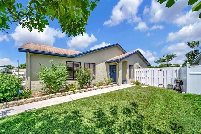 Building Photo - 9743 Saratoga Park Ct