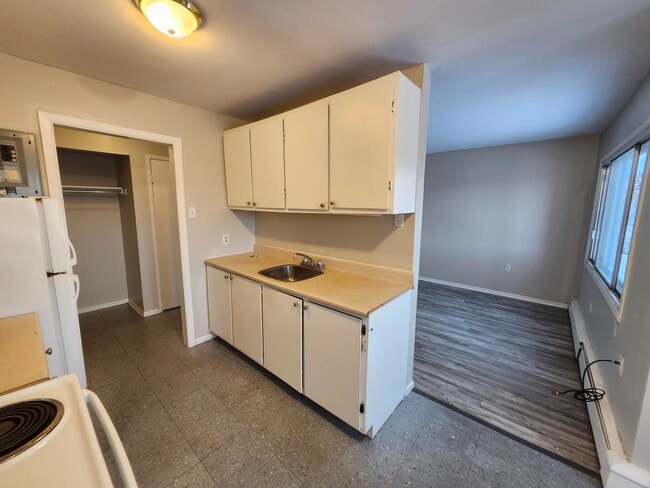 Building Photo - 7 Reading Crescent