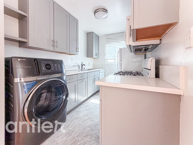 Foto del edificio - 7959 Romaine St