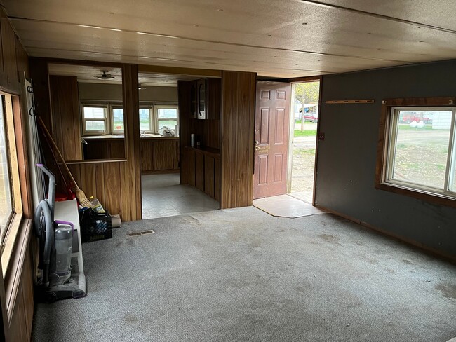 Building Photo - 1130 MT-135