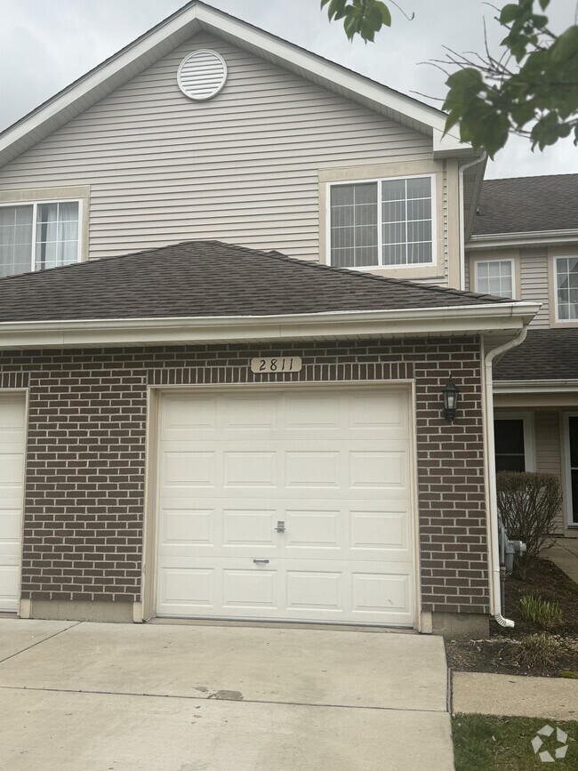 Building Photo - 2811 Odlum Dr