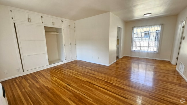 Building Photo - 4221 Los Feliz