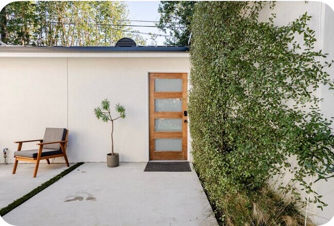 Puerta de entrada de la casa de huéspedes - 12812 Greene Ave