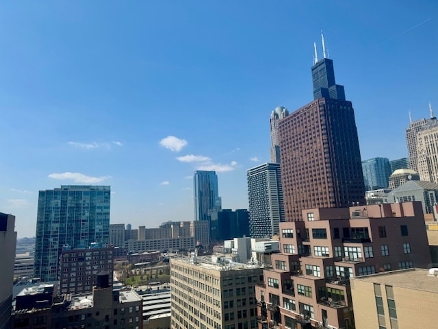 Building Photo - 600 S Dearborn St
