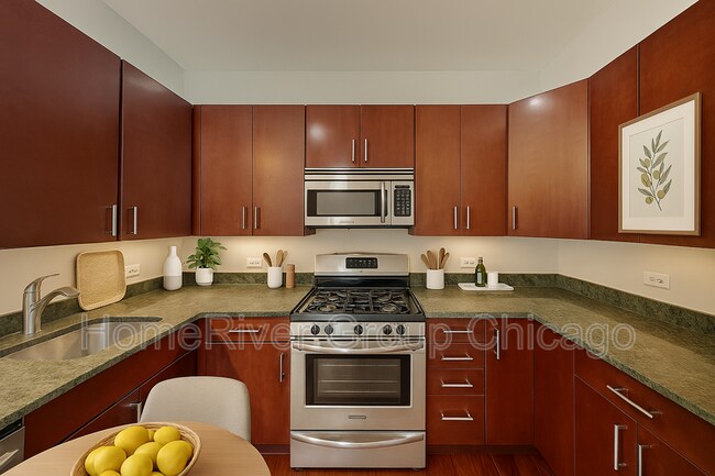 Foto del edificio - 230 W Division St