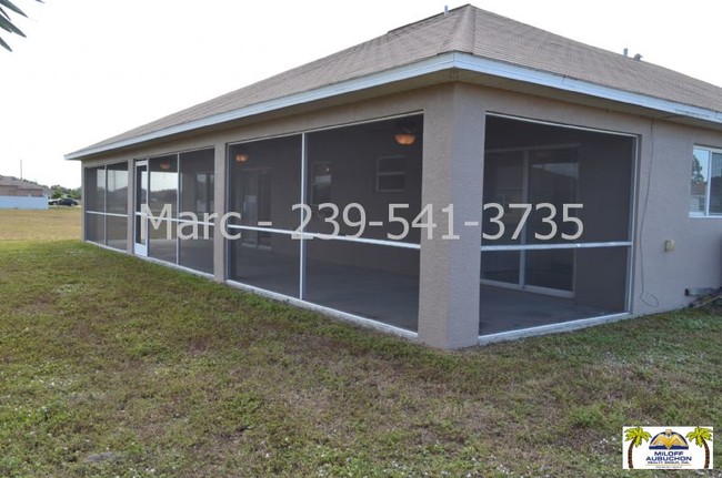 Building Photo - 235 NW 4th Pl