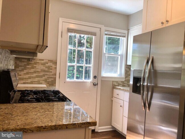 Foto del edificio - 5929 Edgehill Ct