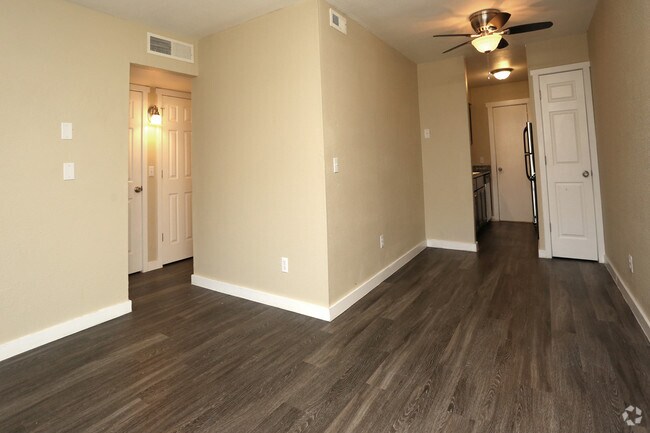 2 dormitorios, 1 baño - Bennett Pointe