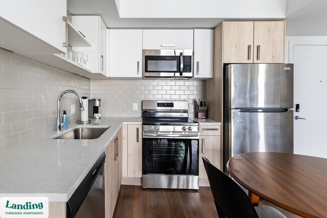 Building Photo - 200 NE 1st Ave