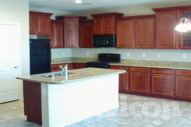 Foto del edificio - 7044 W Branham Ln