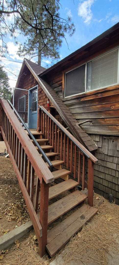 Building Photo - $1500 Cute 1 bedroom 1 bath unit above garage on quiet street