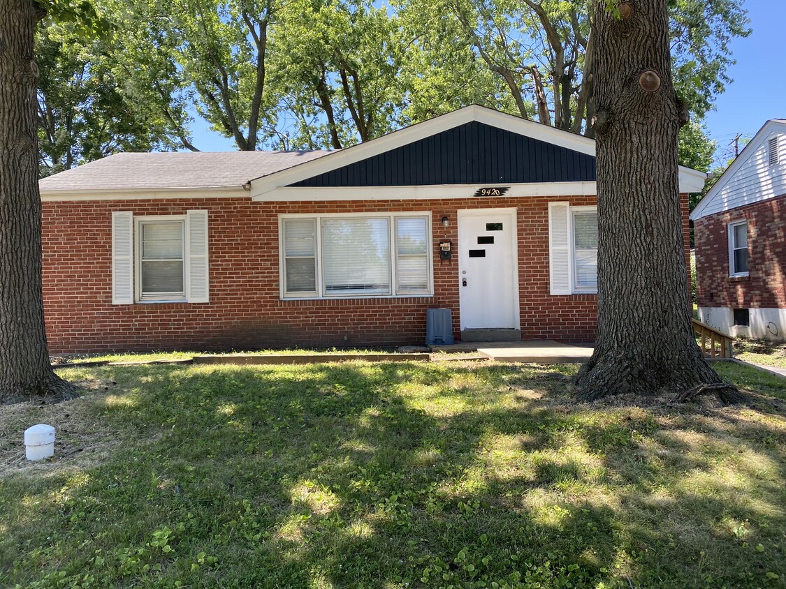 Primary Photo - 9420 Theodosia Ave