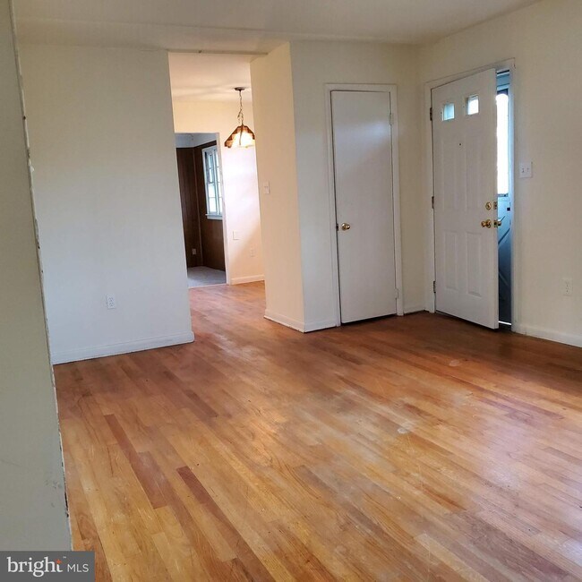 Foto del edificio - 8614 Linton Hall Rd