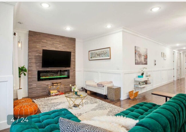 Foto del edificio - 65 Corbin Ave