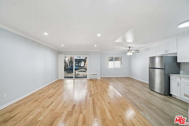 Foto del edificio - 7032 Lanewood Ave