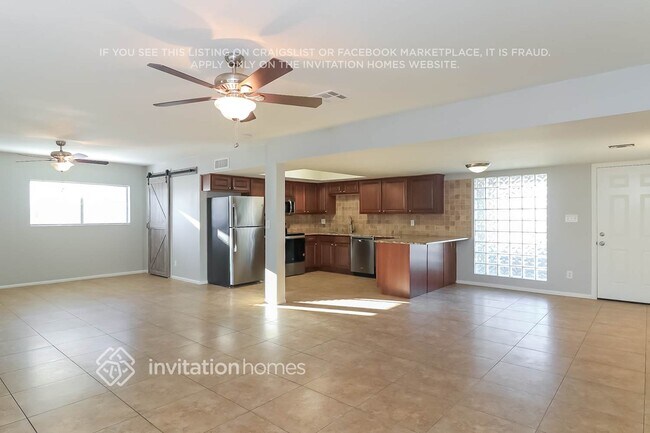 Foto del edificio - 3039 E Dahlia Dr