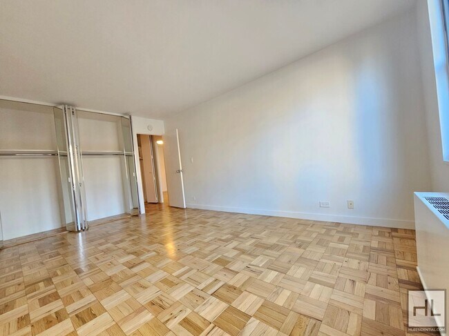 Building Photo - Bright 1-Bedroom in Midtown East | 7th Flo...