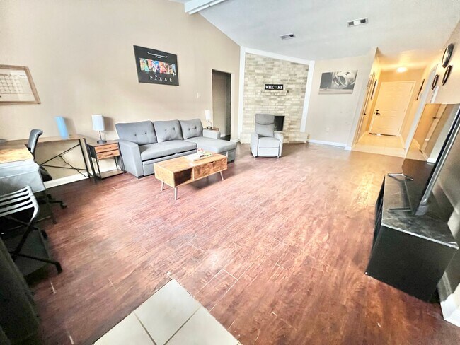 Foto del edificio - Home For Lease