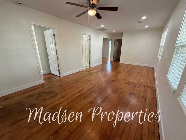 Foto del edificio - 2718 Brown Ave