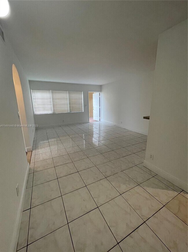 Foto del edificio - 835 Twin Lakes Dr