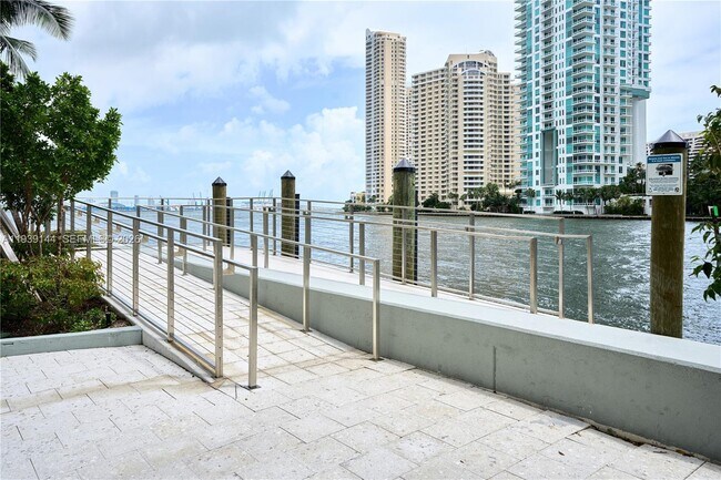 Foto del edificio - 300 Biscayne Blvd Way