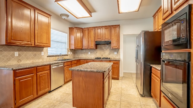 Building Photo - 5001 Union Lake Dr