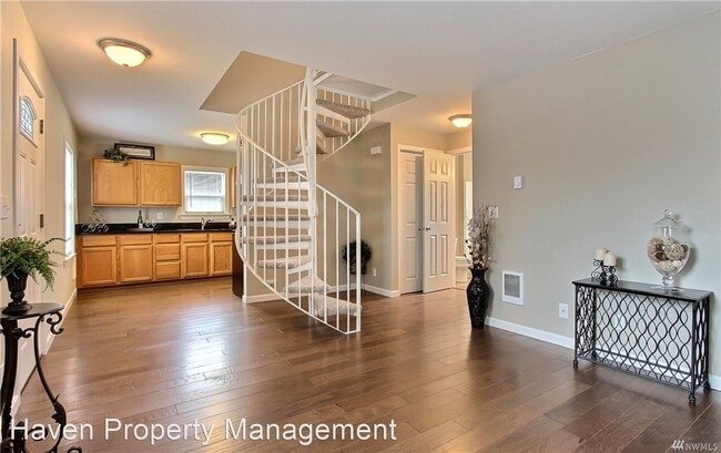 Building Photo - 2 br, 2 bath House - 833 E 51st St