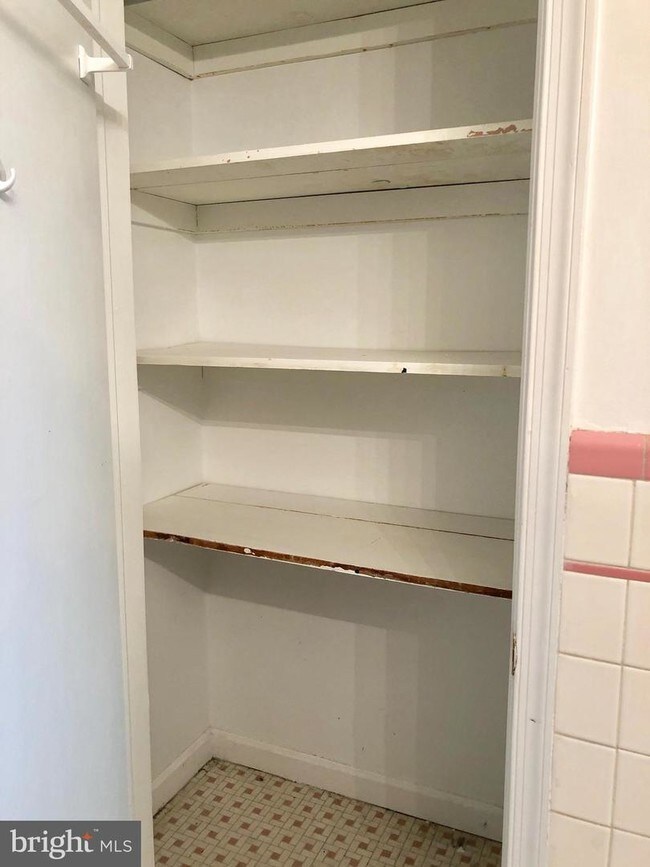 Building Photo - 302 Queen Anne St