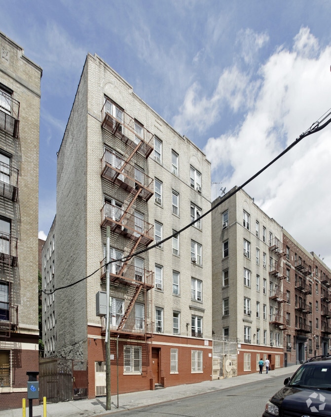 Building Photo - 2475 Tiebout Ave