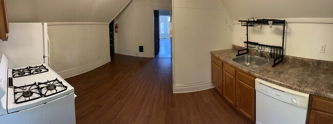Kitchen view 1 - 5524 Howe St