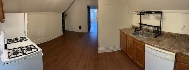 Kitchen view 1 - 5524 Howe St