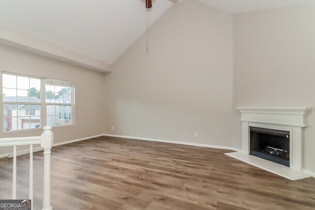 Foto del edificio - 450 Boxelder Rd