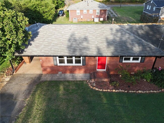 Building Photo - 136 Luckie St