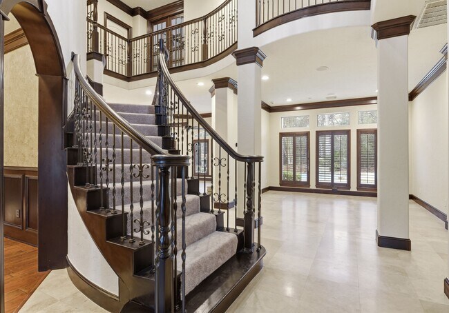 Building Photo - 30 N Palmiera Cir