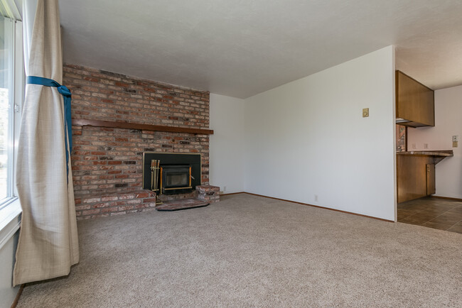 Foto del edificio - Great 3 Bedroom, 2-Bath Home – Close To Ch...