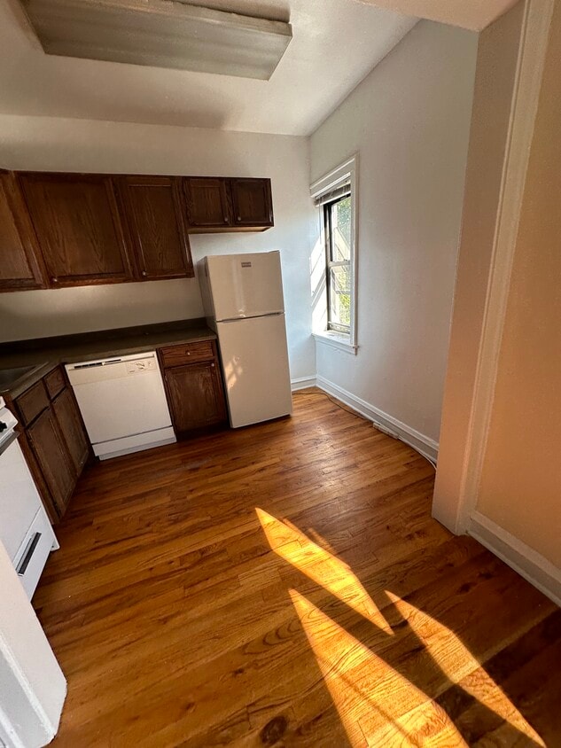 Foto principal - 556 W Wellington Ave