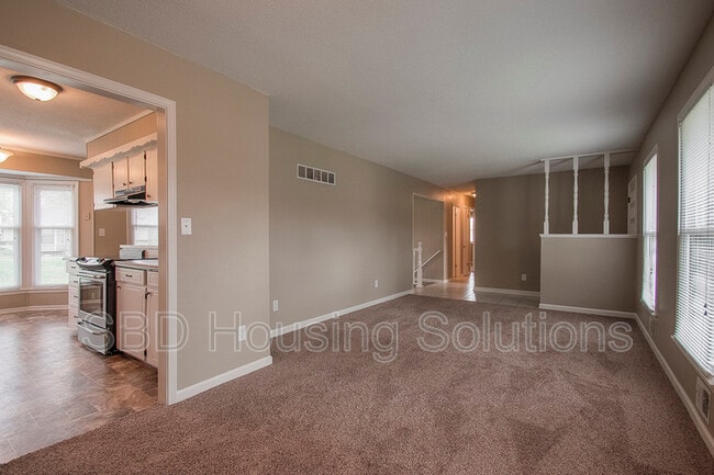 Building Photo - 9024 E 90 Terrace