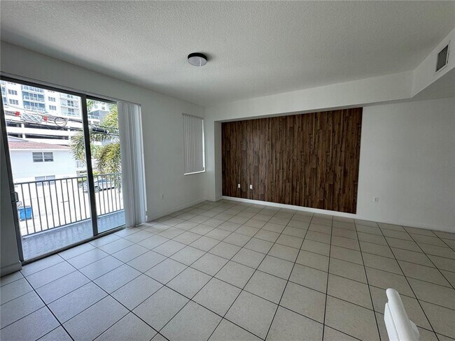 Building Photo - 2146 Van Buren St