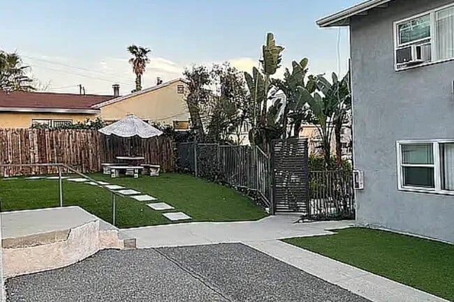 Building Photo - 11104 Aqua Vista St