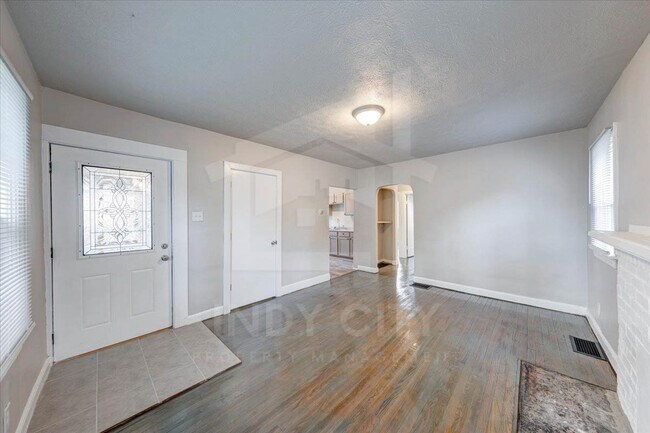 Foto del edificio - 4430 Crittenden Ave
