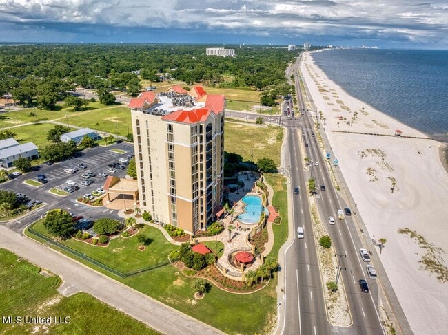 Building Photo - 1200 Beach Dr