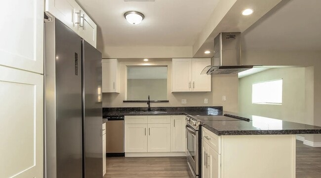 Building Photo - 4112 W Gardenia Dr