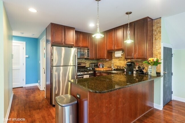 Foto del edificio - 3258 N Oakley Ave