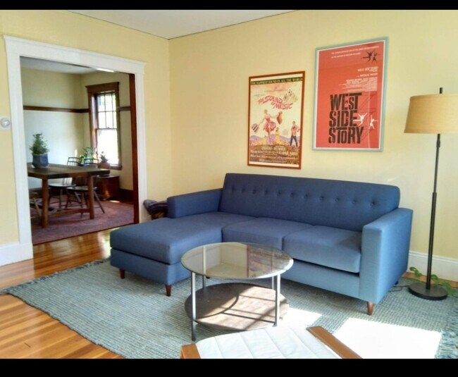 Foto del edificio - 19 Edward T Sullivan Rd