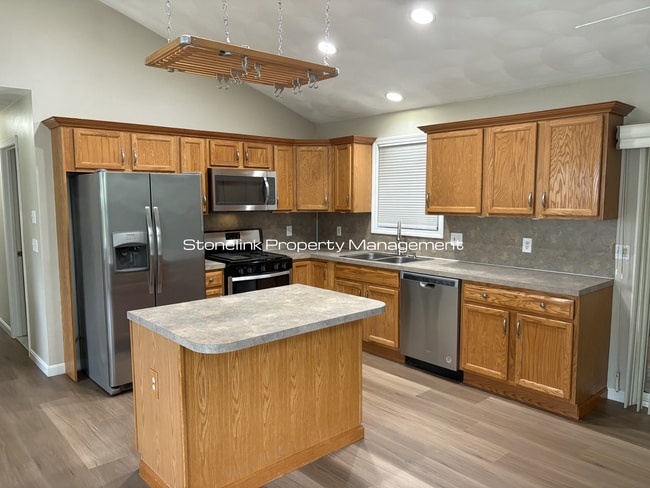 Building Photo - Newly Renovated Single Family House For Rent in Providence!