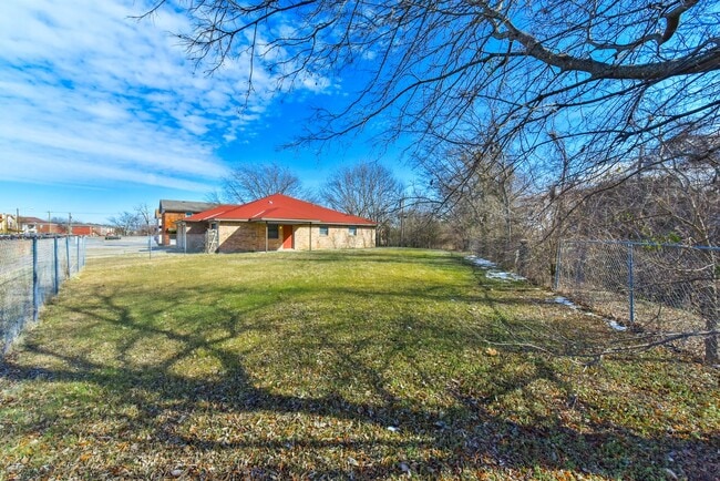 Foto del edificio - 3708 Hereford Ln